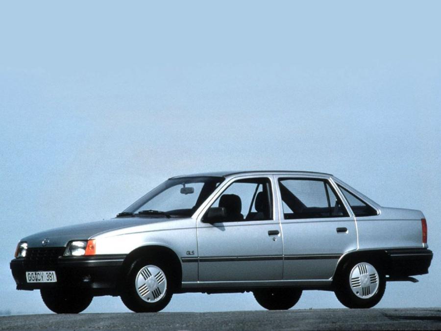  Opel Kadett Sedan 1984 года  (фото 4 из 4)
